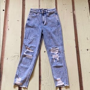 Hollister High Ultra High Rise Mom Jeans